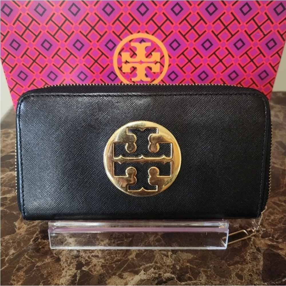 Tory Burch Black Wallet with Gold Logo comes with Dust bags only🌹